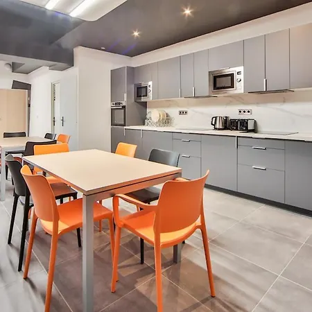 08 Fitness Cinema Apartment *