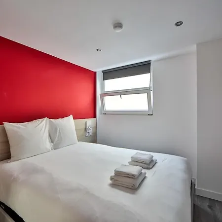 08 Fitness Cinema Apartment