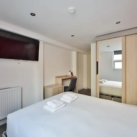 08 Fitness Cinema Apartment